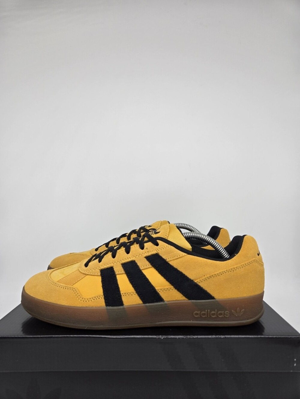 adidas Men's Aloha Super HQ4718 Yellow Core Black Gum Shoes Size 9